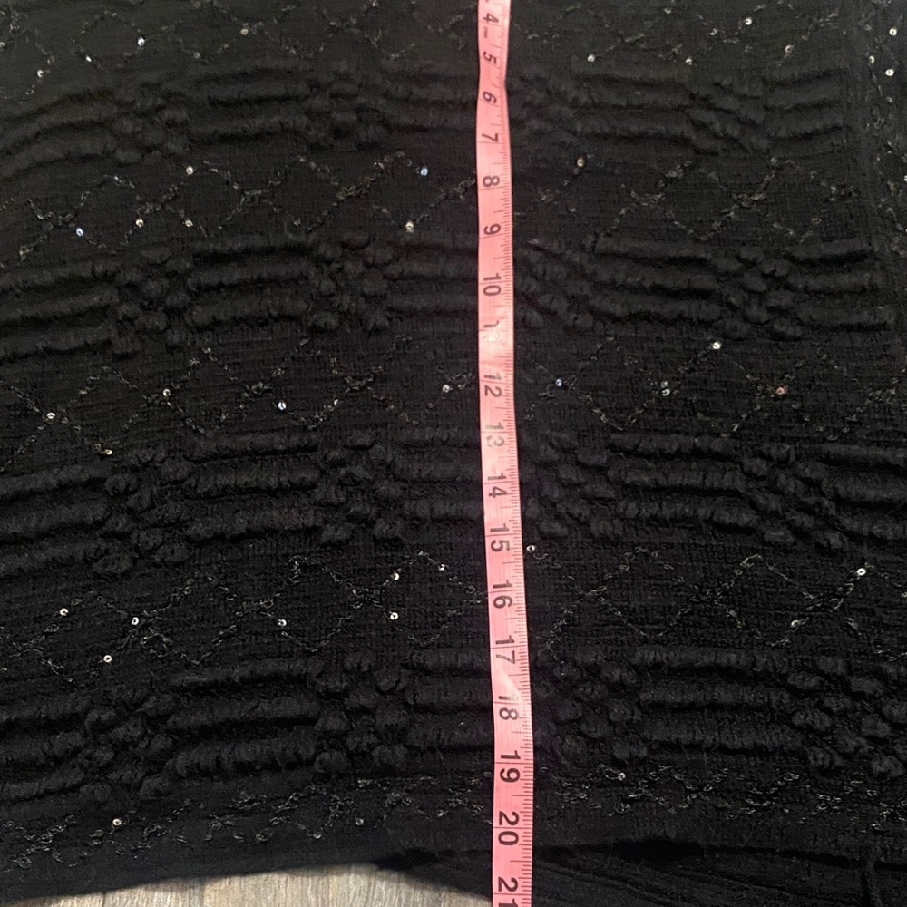 Black Rivet Textured Knit Accessory - Picture 7 of 7